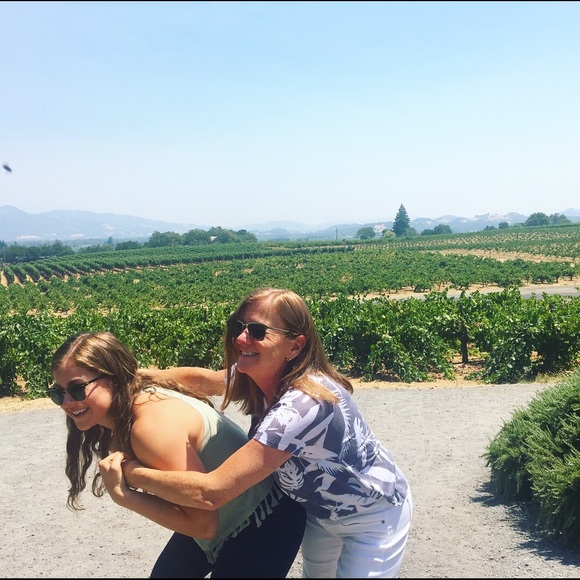 Meet your Posher, Nicole - Picture 7 of 7